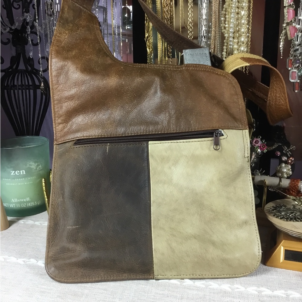 Classic Tan Leather Shoulder Bag - Timeless Women's Handbag - Picture 9 of 14